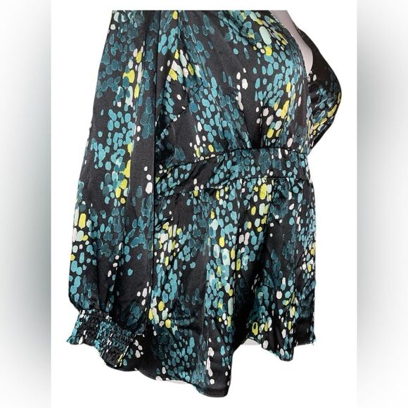 TORRID 3 GreenV-shaped wrap Satin woven blouson sleeves smocked cuff.back tie. - Picture 5 of 11